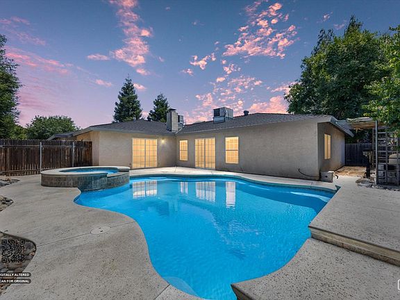 2nd image of 3005 Estero St