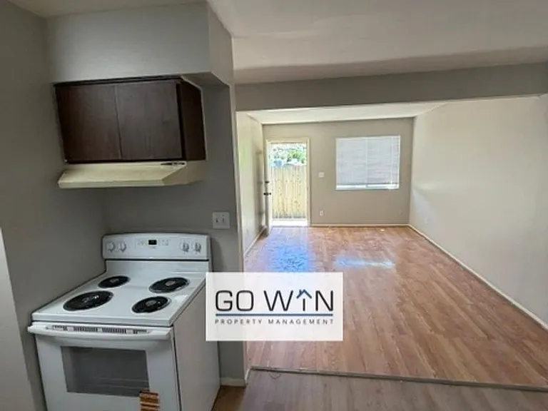 1111 E Butler Dr — Photo 5