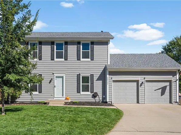 15245 S Sturgeon Dr, Olathe, KS 66062
