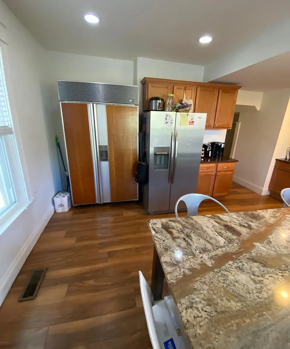 5 bed, 2200 sqft, $4,195 — Photo 4