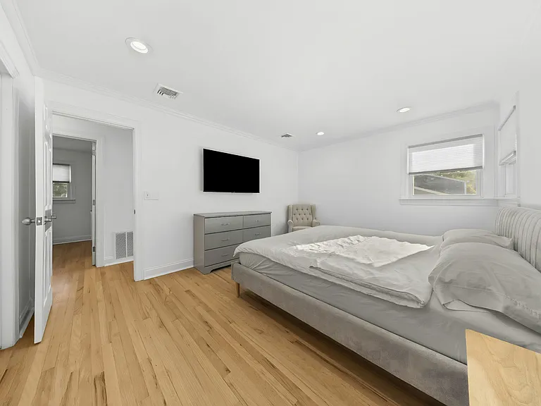 62 Sycamore Rd — Photo 24