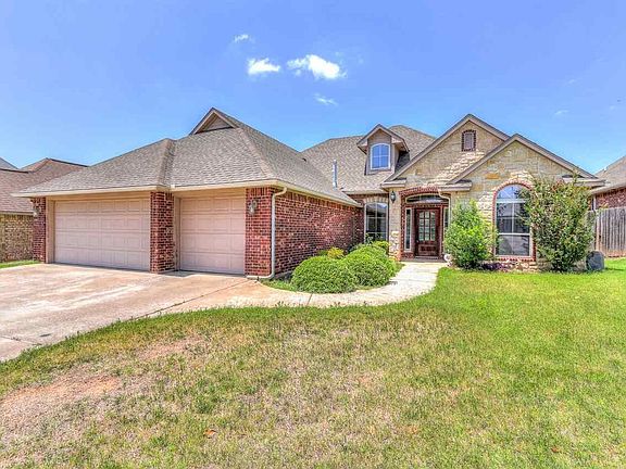 3rd image of 3706 NE Cypress Ln