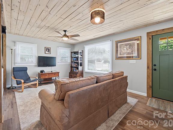 4th image of 1105 Young St
