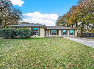 115 Hillcrest St, Jacksboro, TX 76458