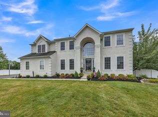 12 Skyline Cir, Sewell, NJ 08080