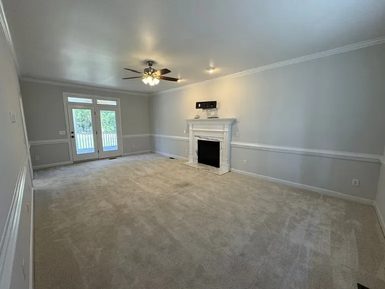 113 Ashton Ln — Photo 6