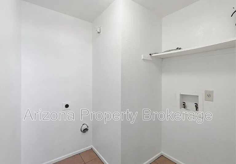 1625 N Date #2 — Photo 9