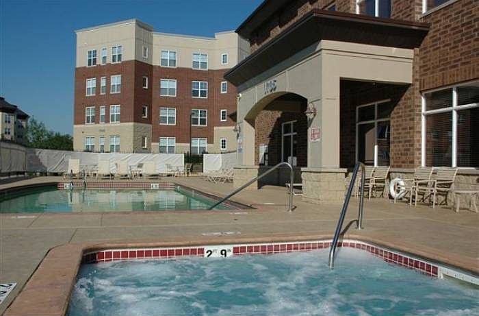 Pool/hot tub