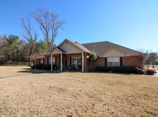 170 Salmon Ln, Russellville, AR 72802