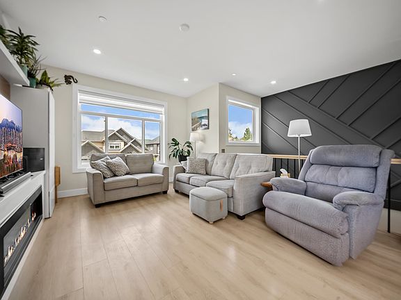 4th image of 8586 Tupper Blvd