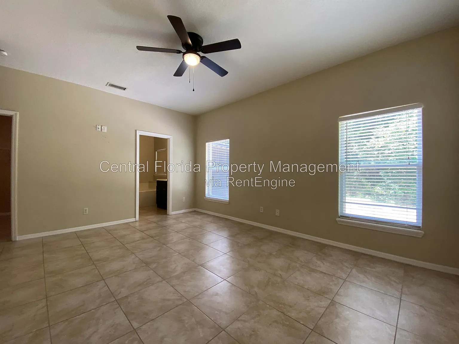 4 bed, 2.0 bath, 1739 sqft, $2,449 — Photo 4