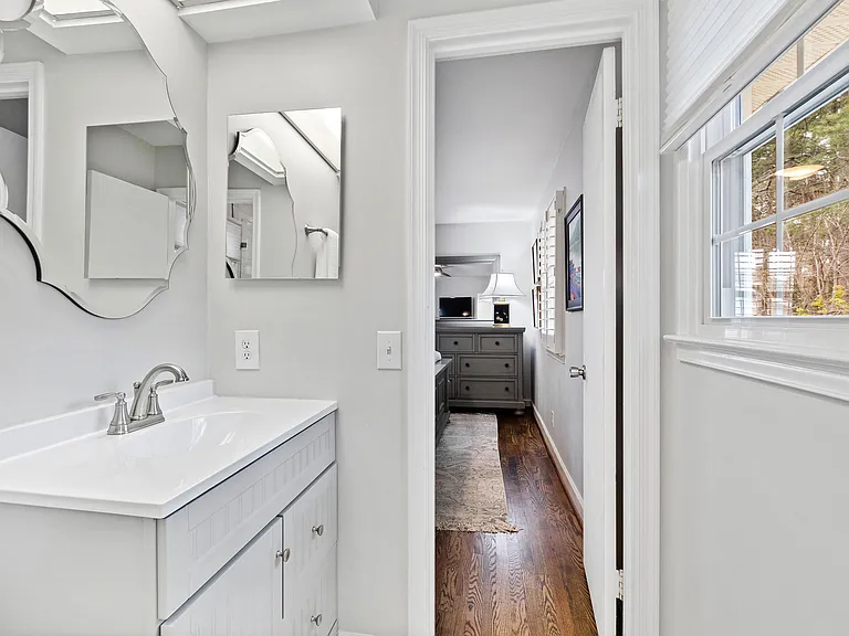 5920 N Hills Dr — Photo 11
