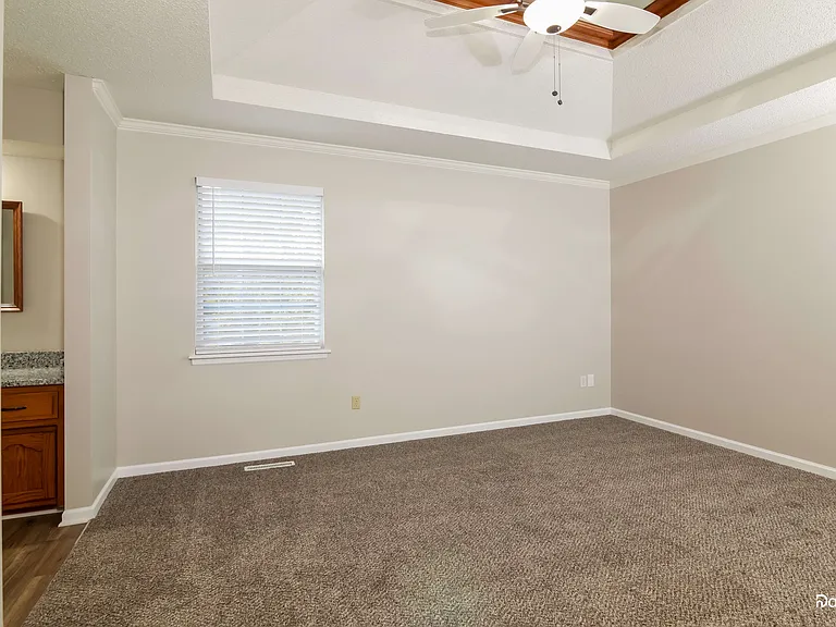 502 Woodson Ln — Photo 17