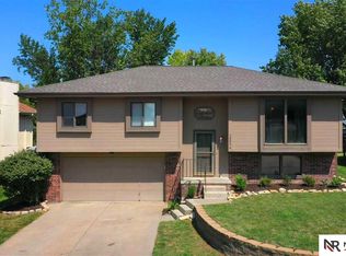 16624 Weir St, Omaha, NE 68135