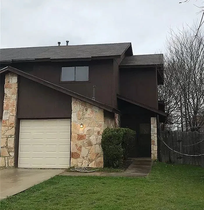 2401 Royal Crest Cir