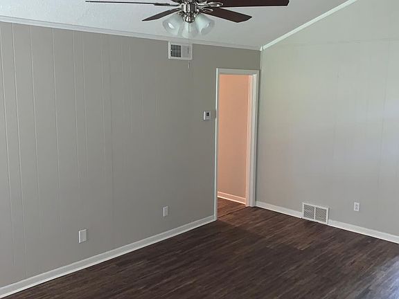 4th image of 5537 Elmhurst Ave