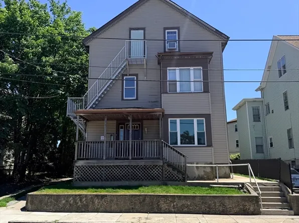 48 Tuttle St, Fall River, MA 02724