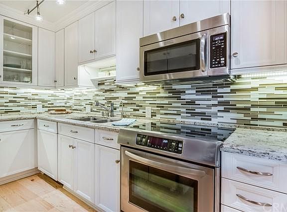 3rd image of 531 Esplanade APT 202