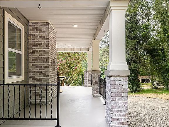 3rd image of 27 Old Chunns Cove Rd