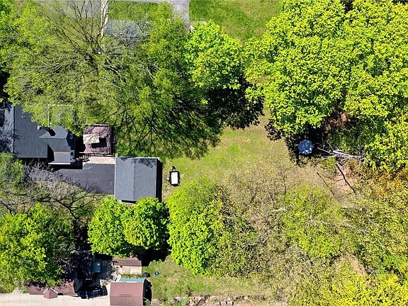 3rd image of 6618 Versailles Rd