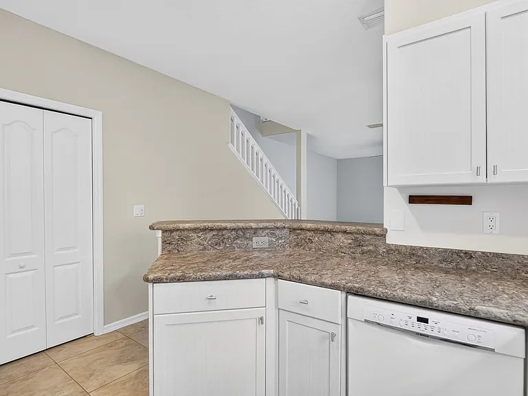 506 Tyler Ave — Photo 12