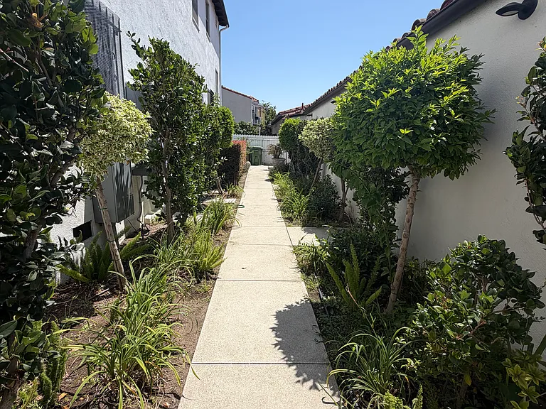1047 S Orange Grove Ave #1 — Photo 50