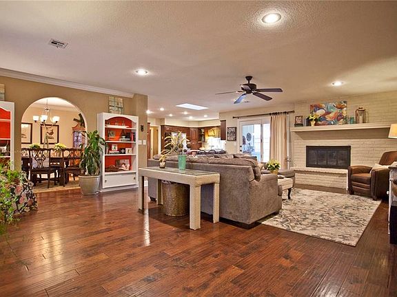 3rd image of 2603 Garden Pl