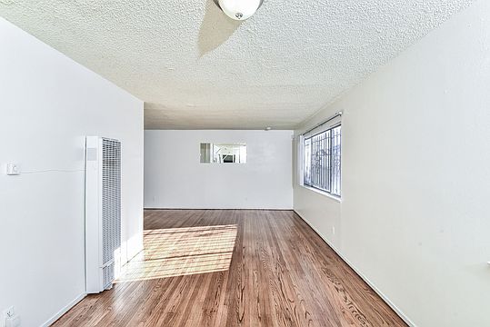 4th image of 117 S 39th St