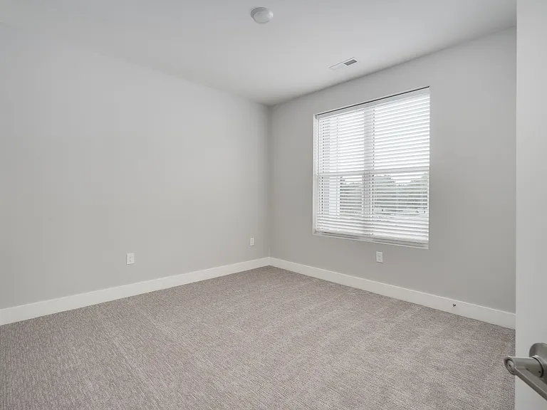 Knob Hill Apartments — Photo 7