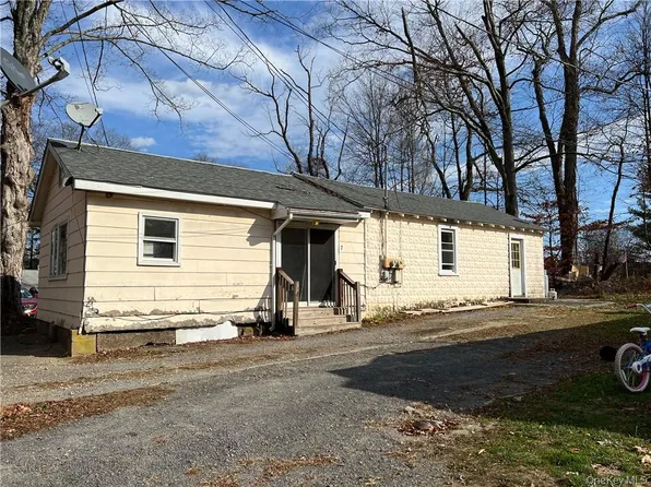 7 S High St, Bloomingburg, NY 12721