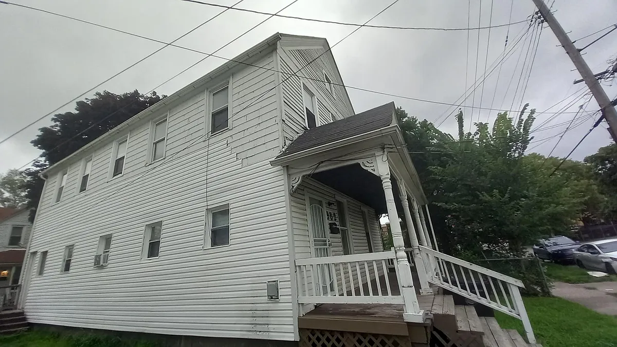 Building Photo - 982 E 69th St