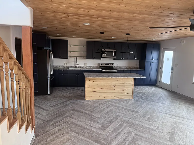 232 Valverde St — Photo 106