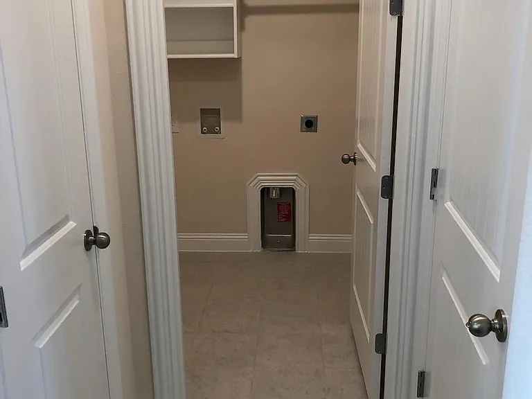 2436 Valley Ln — Photo 4