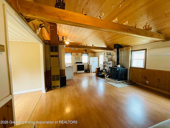 4th image of 2121 Harper Dr