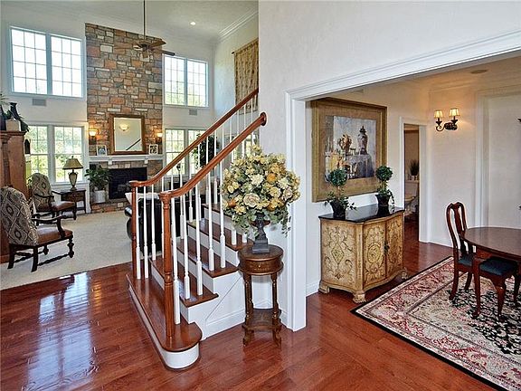 3rd image of 1034 Country Club Dr