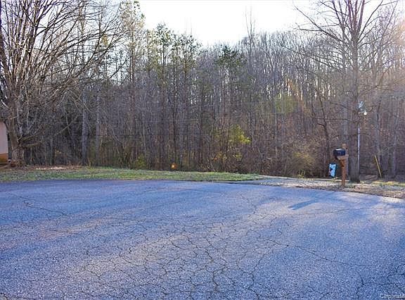 3rd image of 3611 Flint Cir