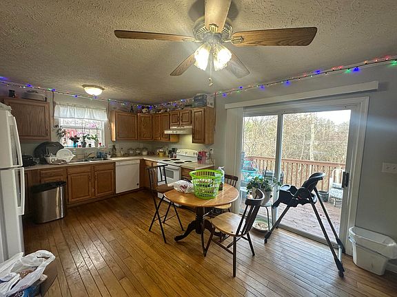 4th image of 258 Village Dr