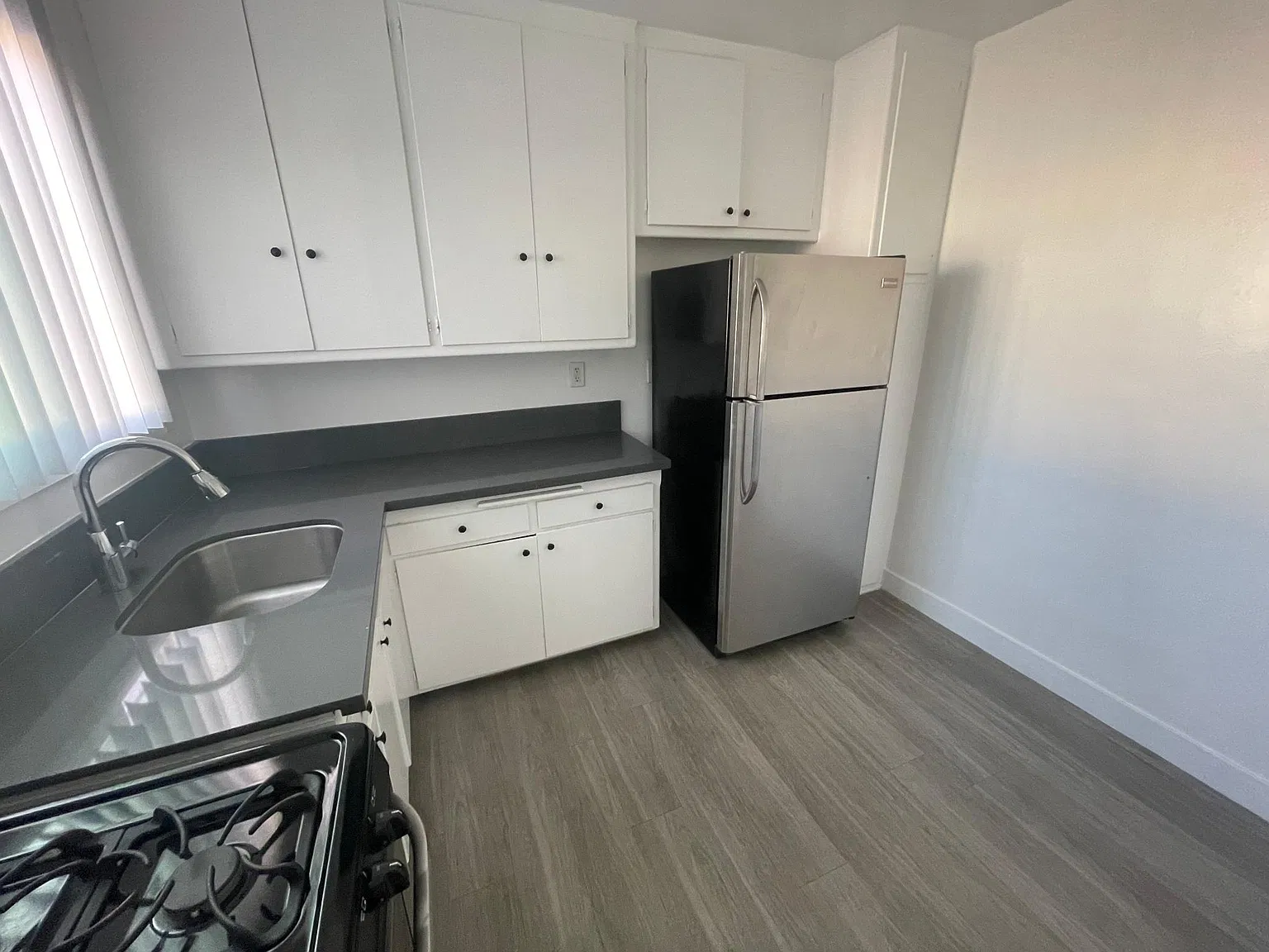 Studio, 450 sqft, $1,900 — Photo 2