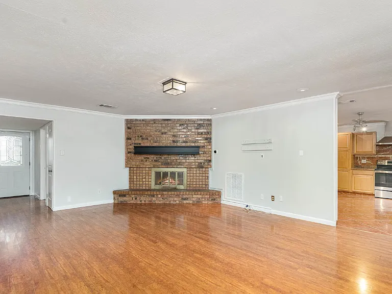 414 E Grenoble Dr — Photo 5