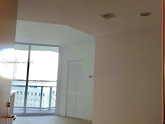 5th image of 300 Biscayne Blvd #1707
