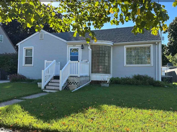 327 Lincoln Ave, Iowa Falls, IA 50126
