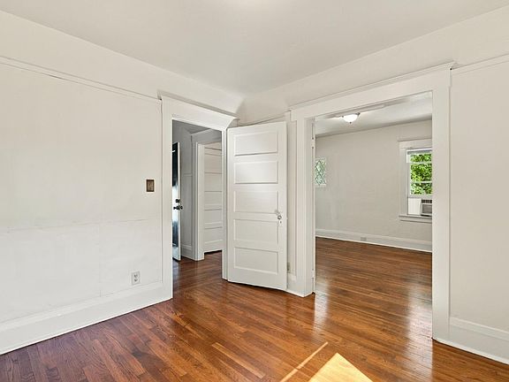 5th image of 2978 39th St
