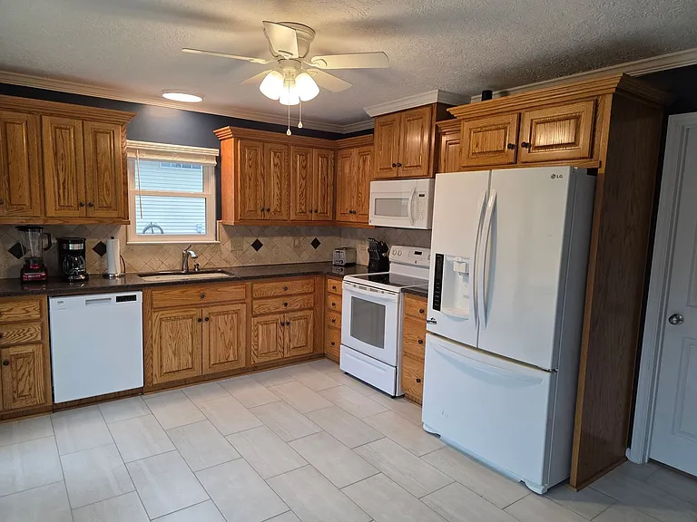 1318 Maple Leaf Ct — Photo 7