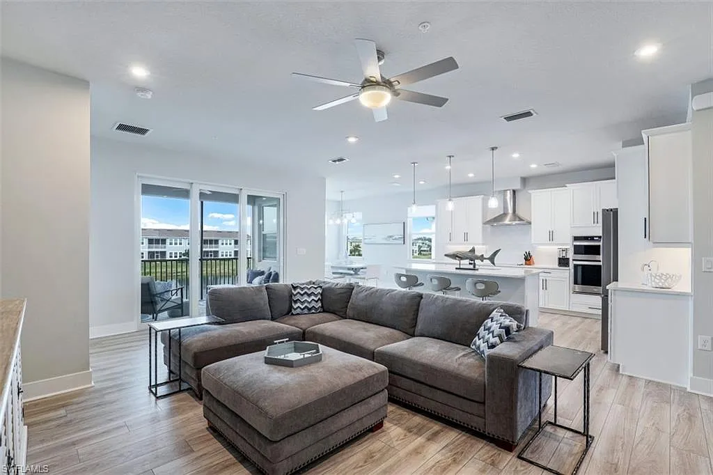 2 bed, 2.0 bath, 1721 sqft, $5,000 — Photo 2