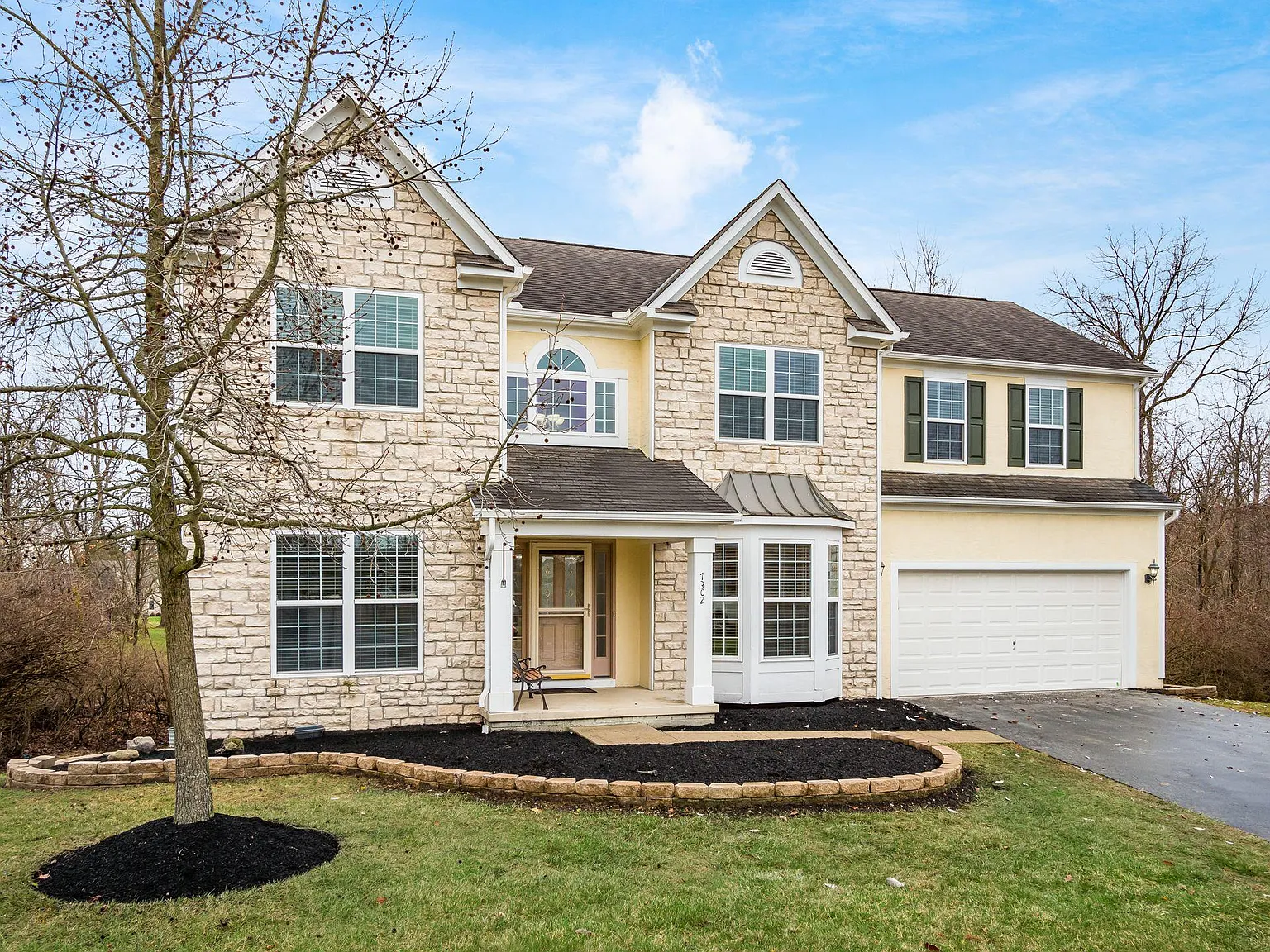 5 bed, 3.5 bath, 3900 sqft, $4,199 — Photo 2