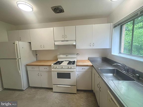 5th image of 10642 Montrose Ave APT 103
