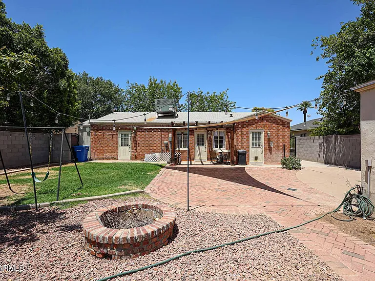 1317 W Holly St — Photo 9