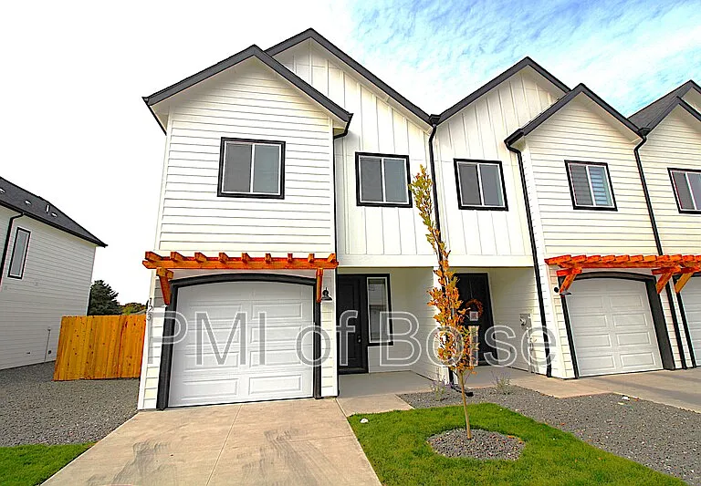 123 Trifecta Ln — Photo 1