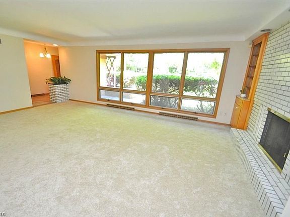 4th image of 2448 Newbury Dr