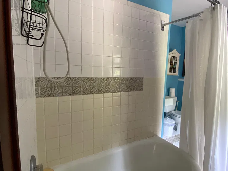 soaking tub